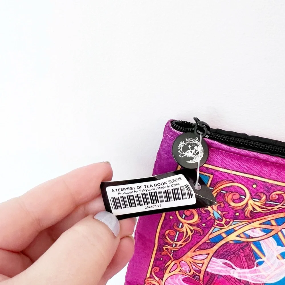Fairyloot Book Sleeve Purple Tempest of Tea Hafsah Faizal Padded Zippered‎ Pouch
